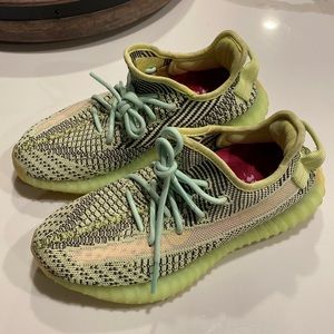 YEEZY. MENS 6.  EUC. No box.